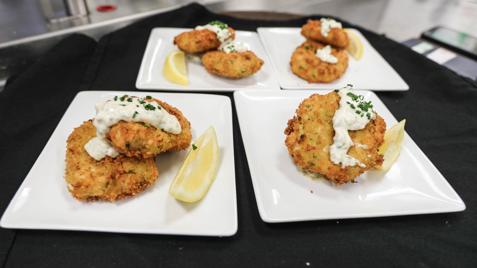 plate of crab cakes