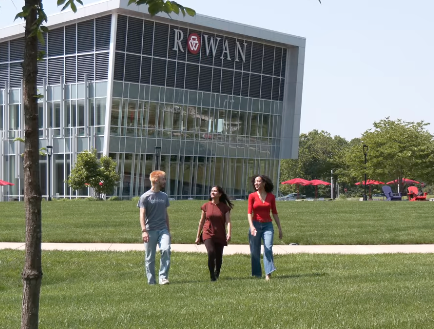 Three RCBC students walking across the quad and talking to each other