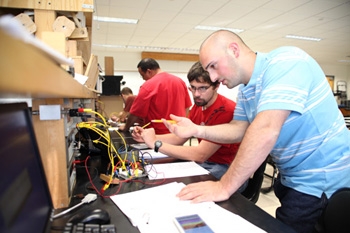 students in engineering lab