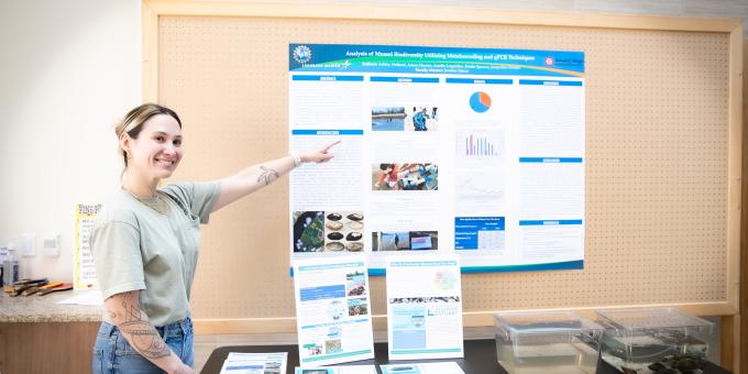 Student presenting her research project 