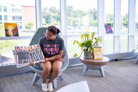 Keyirrah Wilson reads a book in the library.