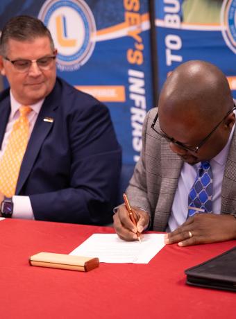RCBC STEM Dean Dr. Edem Tetteh and LIUNA VP and Eastern Regional Manager Michael Hellstrom sign the agreement.